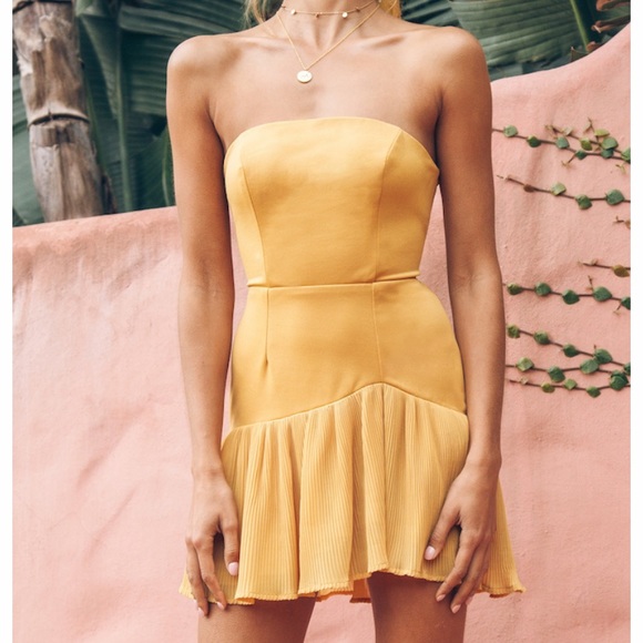 Hello Molly Dresses & Skirts - Red semi formal dress cocktail length